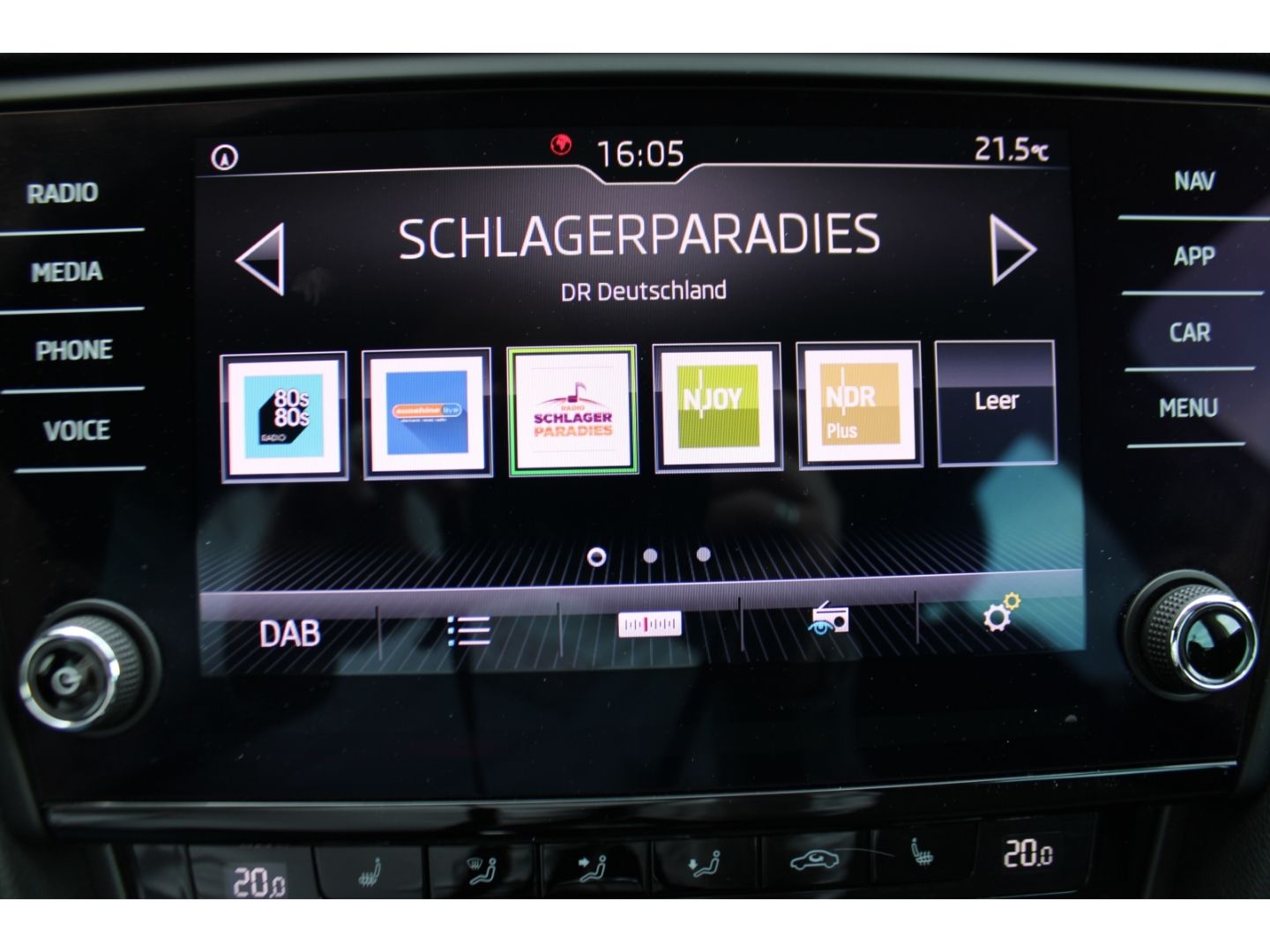 SKODA Octavia Soleil 2.0 TDI Combi LED GRA RFK SHzg AH - Image 20