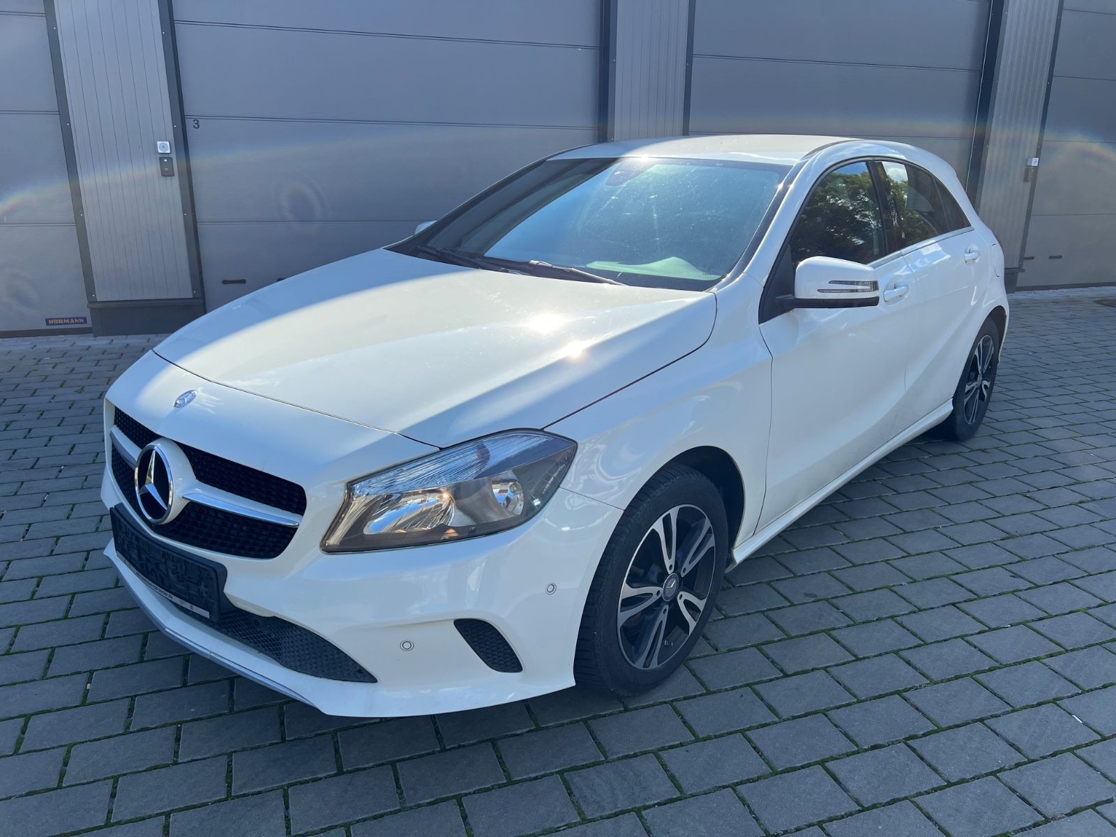 MERCEDES-BENZ A 180