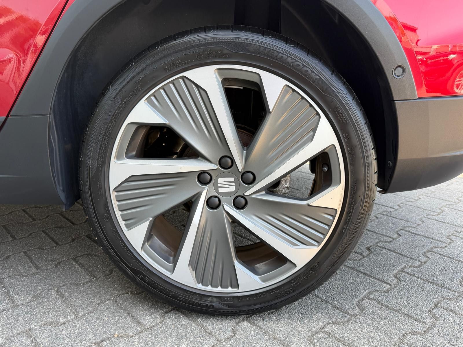 Fahrzeugabbildung SEAT Arona 1,5 TSI FR DSG >LED+NAVI+SHZ+KAM+ACC+DAB+