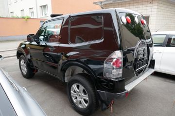 Fahrzeugabbildung Mitsubishi Pajero 3.2 DI-D Rallyeumbau mit Überrollkäfig