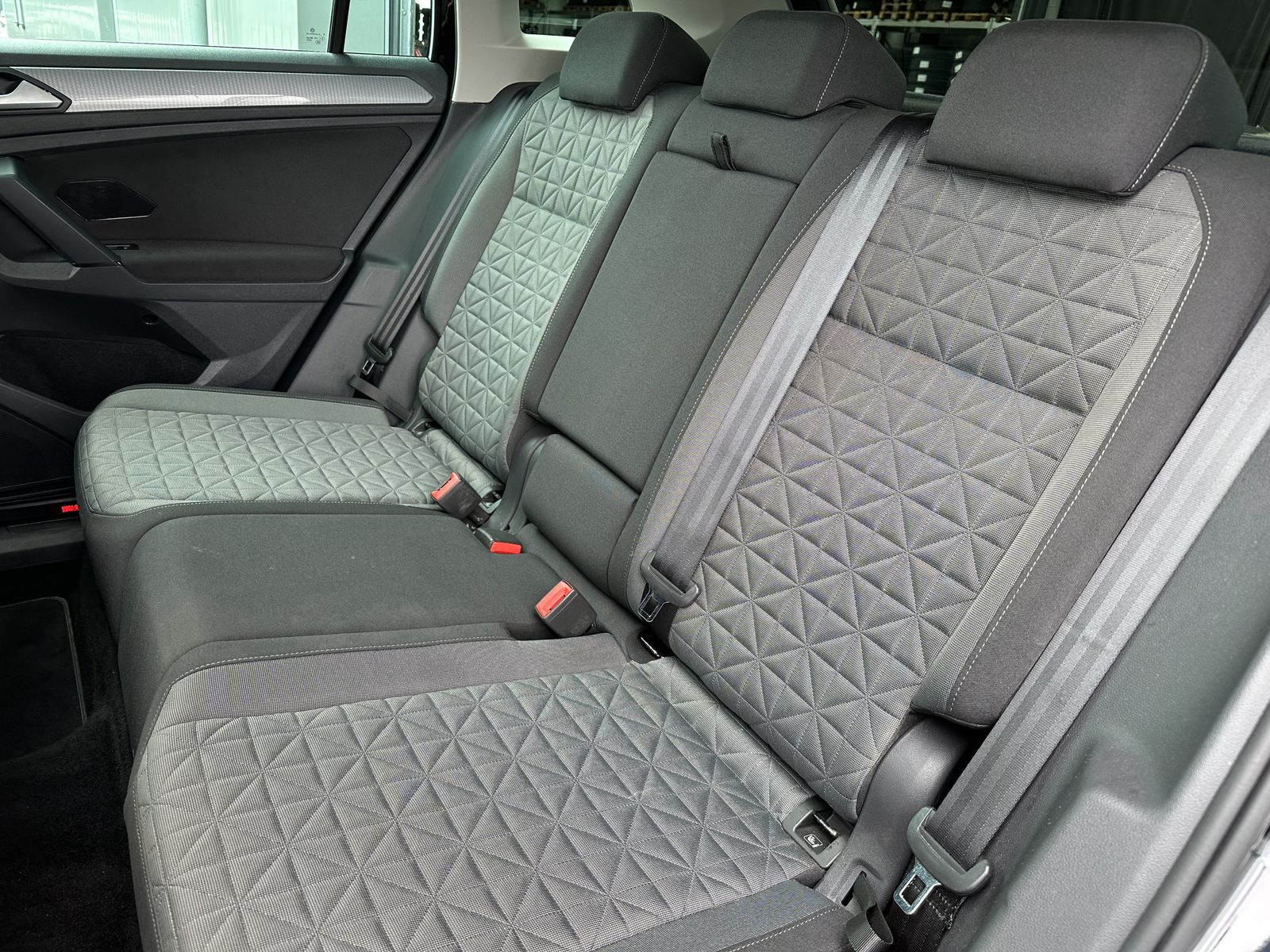 Fahrzeugabbildung Volkswagen Tiguan 1.5 TSI DSG Life LED+ACC+KAMERA+KEYLESSGO