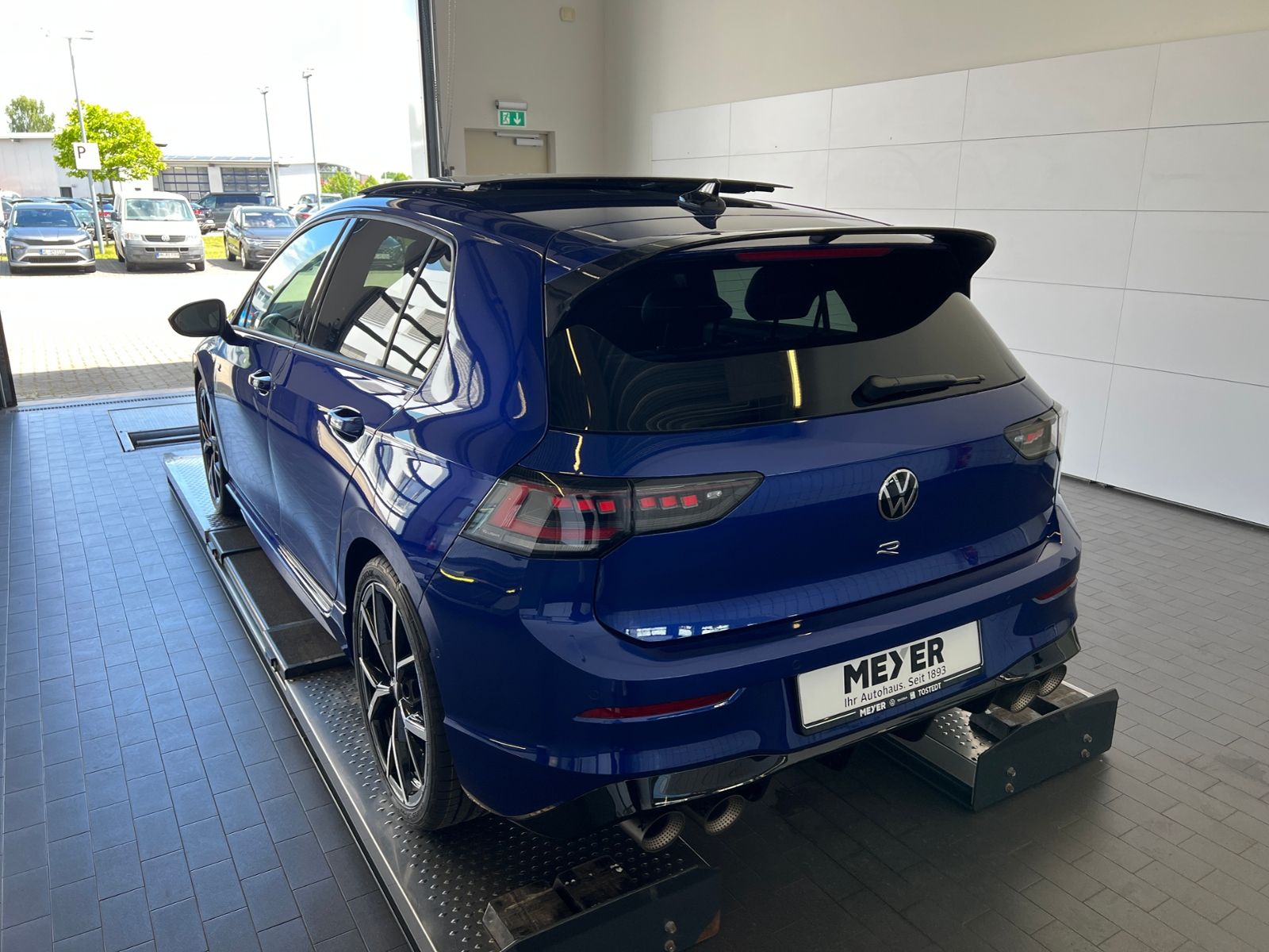 Fahrzeugabbildung Volkswagen Golf R 2.0 TSI DSG 4MOTION *R-Performance,Pano,H