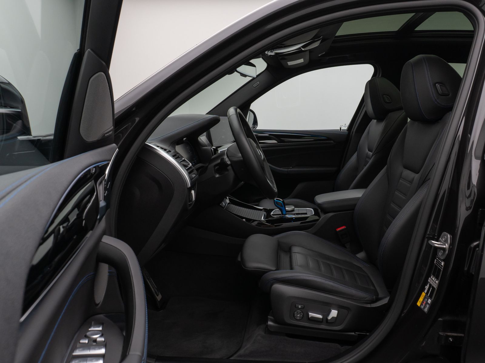 Fahrzeugabbildung BMW iX3 Impressive M Sport Panorama 360°HUD DAB H/K