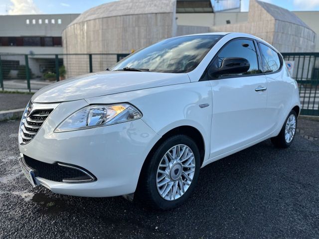 Lancia Ypsilon 0.9 85cv Automatica GPL