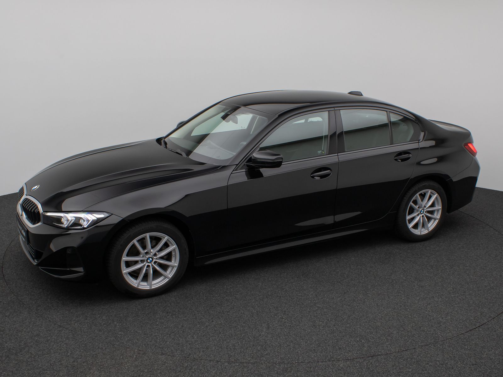 Fahrzeugabbildung BMW 318i DAB PDC Widscreen Geschwindigkeitsreg LED