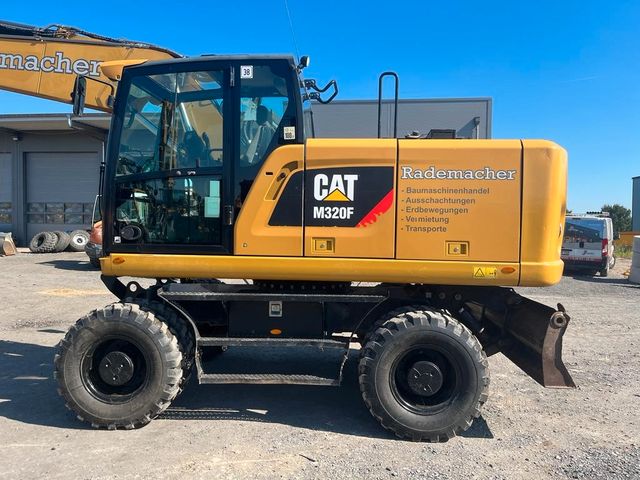 CAT 320 F mit OilQuick 70/55 Rototiltsteuerung