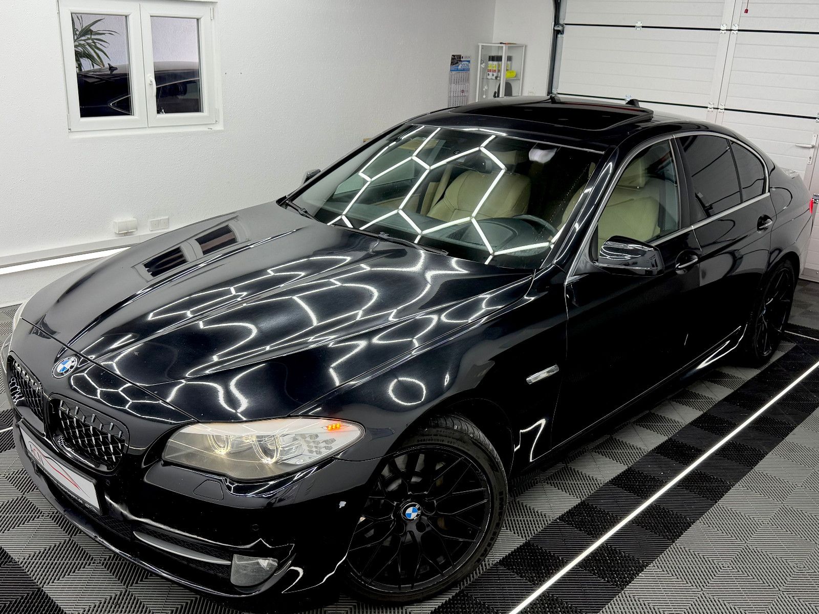 Fahrzeugabbildung BMW 530d Lim. Aut./eGSD/MEMORY/NAVI Prof/HuD/SZBLFT