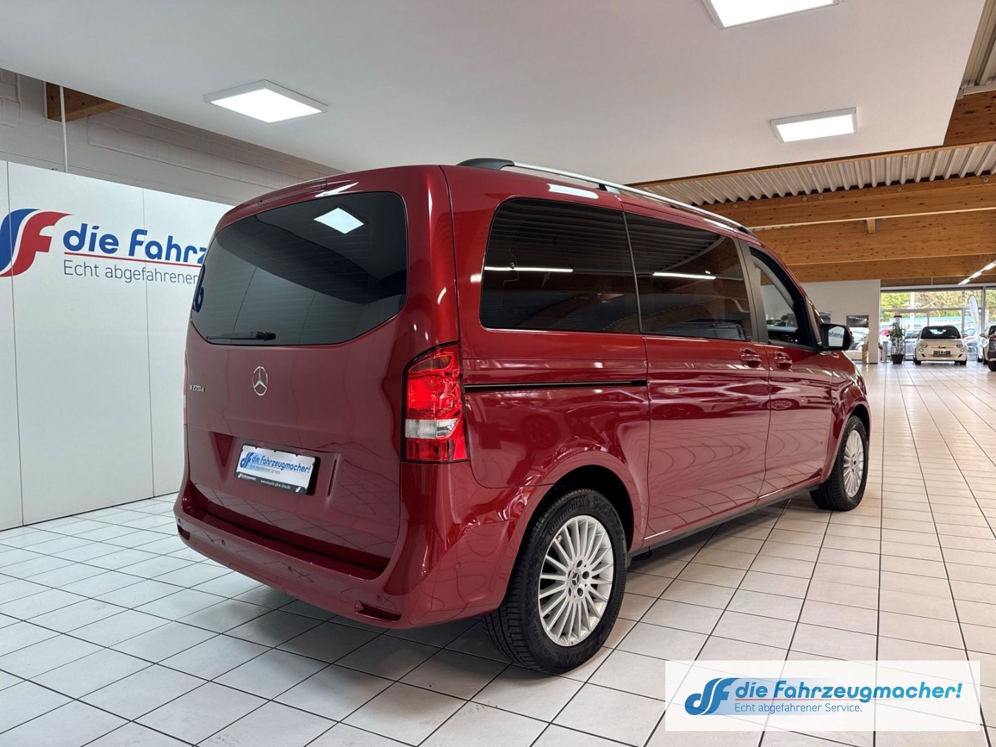 Fahrzeugabbildung Mercedes-Benz V 220 d RISE kompakt Navi Apple CarPlay Android
