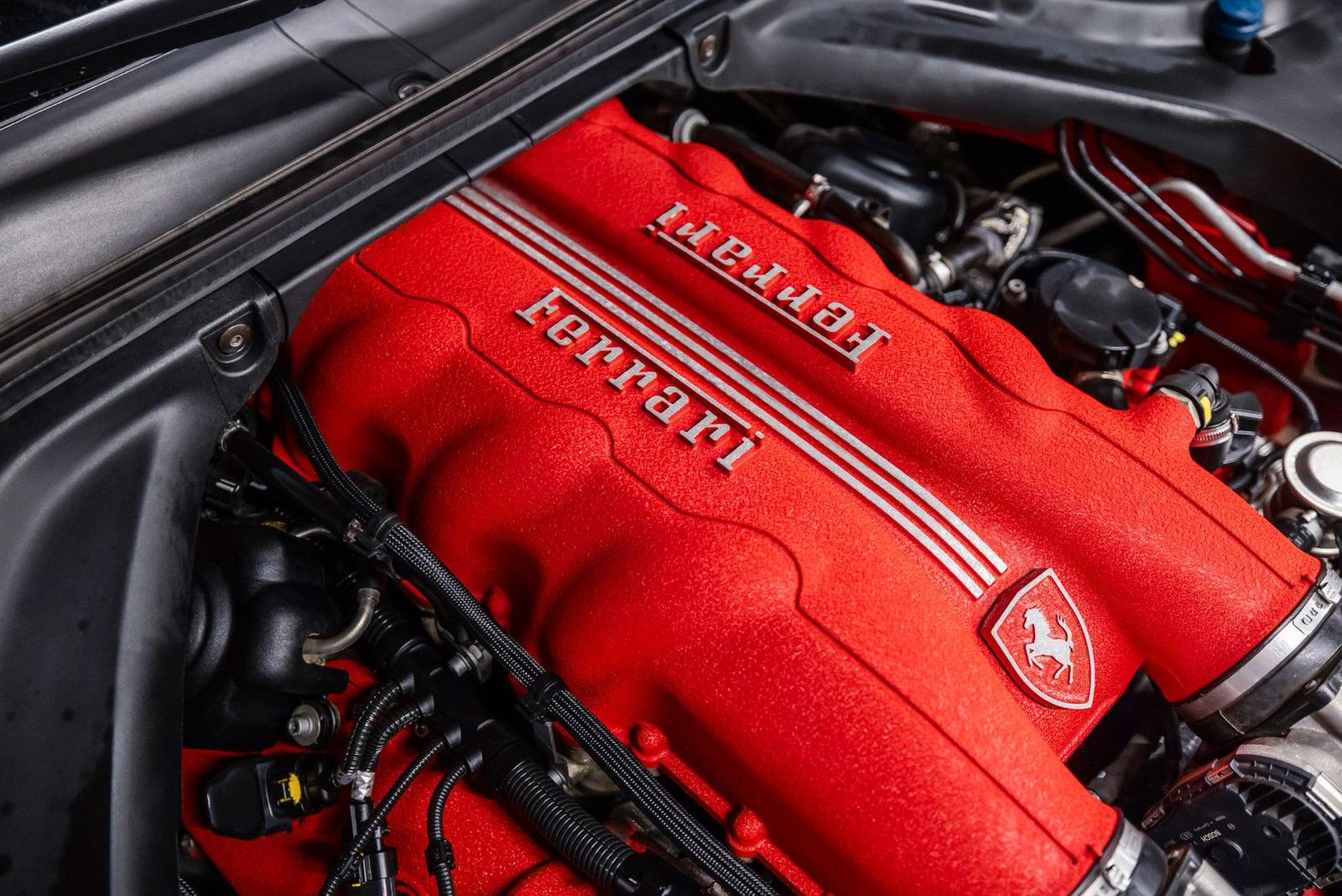 Ferrari California 30 4.3 V8 490 ch • Boîte F1 double embrayage • 29 600 km • Rouge / cuir beige