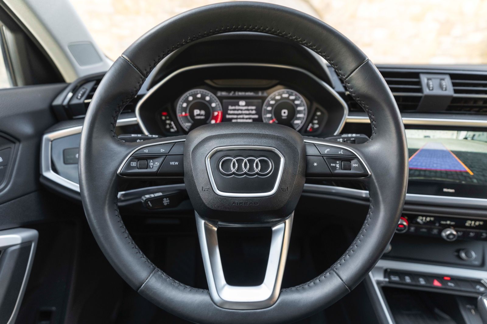 Fahrzeugabbildung Audi Q3 Quattro S-Line KAM NAV TOTW SPUR LED CARPLAY
