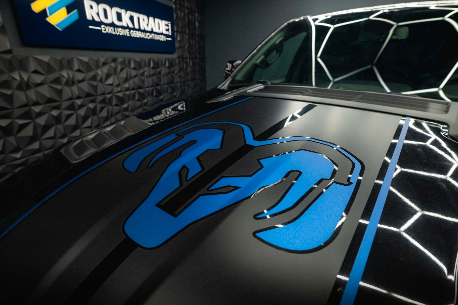 Fahrzeugabbildung Dodge RAM 5.7 V8 HEMI 4x4 OFFROAD Night-Paket LONGBED