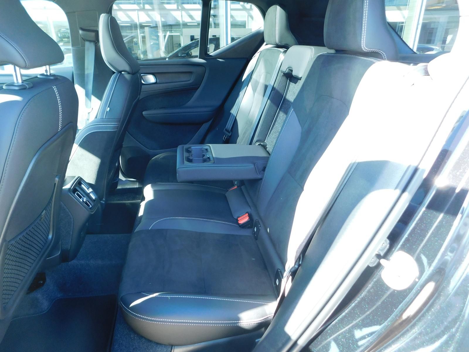 Fahrzeugabbildung Volvo XC40 B3 Plus Dark