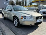 Volvo S60 2.4 Kinetic/LUNAR GOLD/S-Heft/Tempo/Leder - Volvo S60 Kinetic mit Benzin-Antrieb