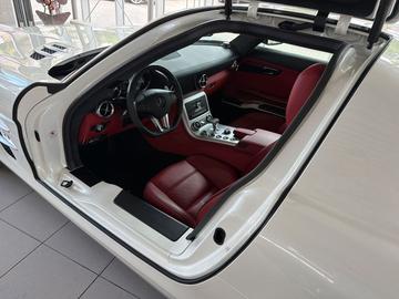 2010 Mercedes-BENZ SLS AMG — фото 5