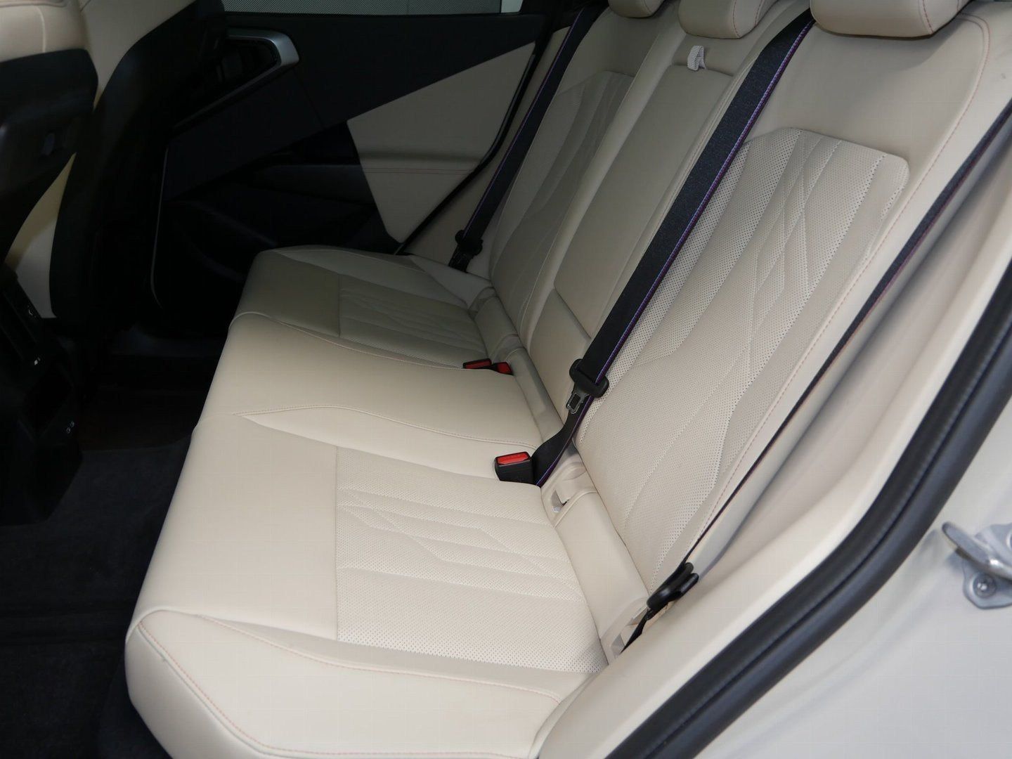 Fahrzeugeinzelansicht 8 Fahrzeugabbildung BMW X3 M50 M Sportpaket Pro Active Sitzbelüftung vor