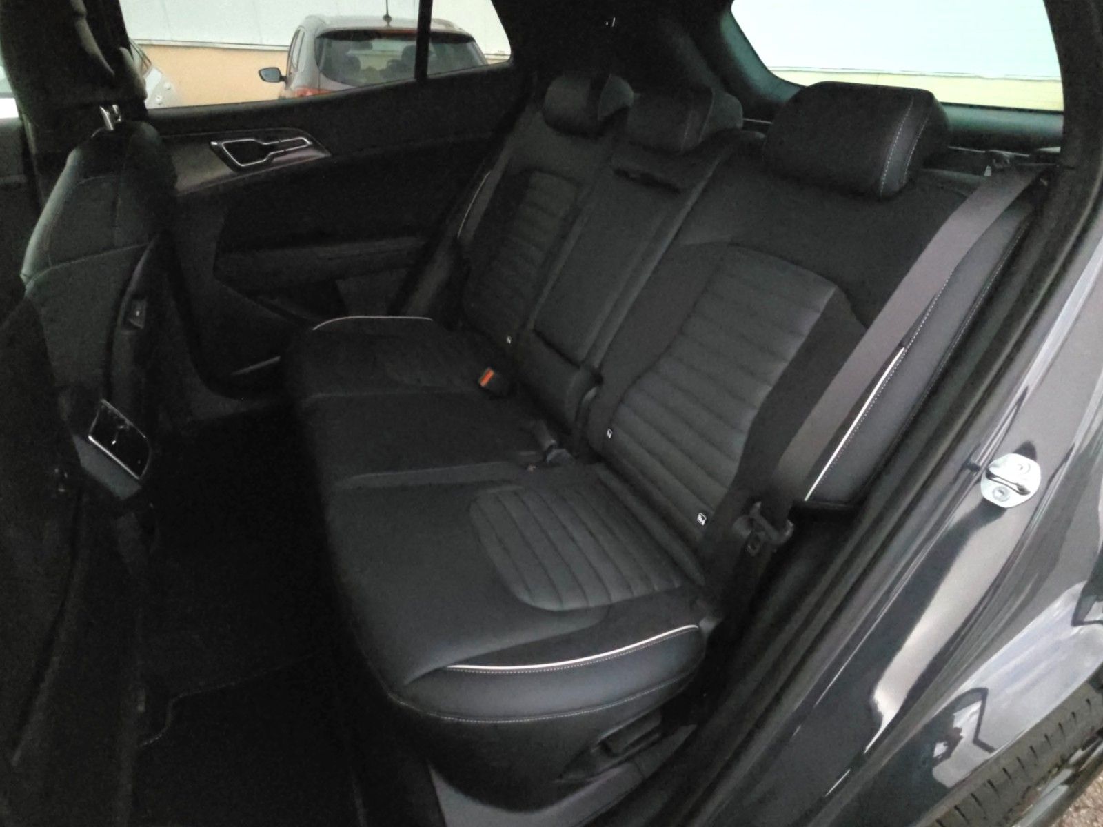 Fahrzeugabbildung Kia Sportage 1.6 T-GDI  GT-line DCT AWD GD SND Drive