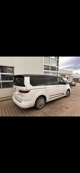 Volkswagen T7 Multivan 2,0 TDI SCR DSG Überhang Edition... - VW T7 Multivan von privat