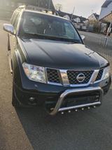 Nissan Phatfinder - Nissan Pathfinder mit Benzin-Antrieb