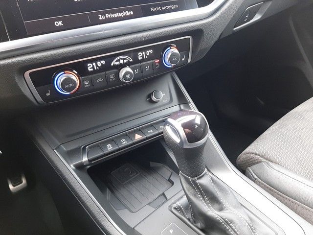 Fahrzeugabbildung Audi Q3 S line 35TFSI AHK Navi Kamera eleHeck 19"