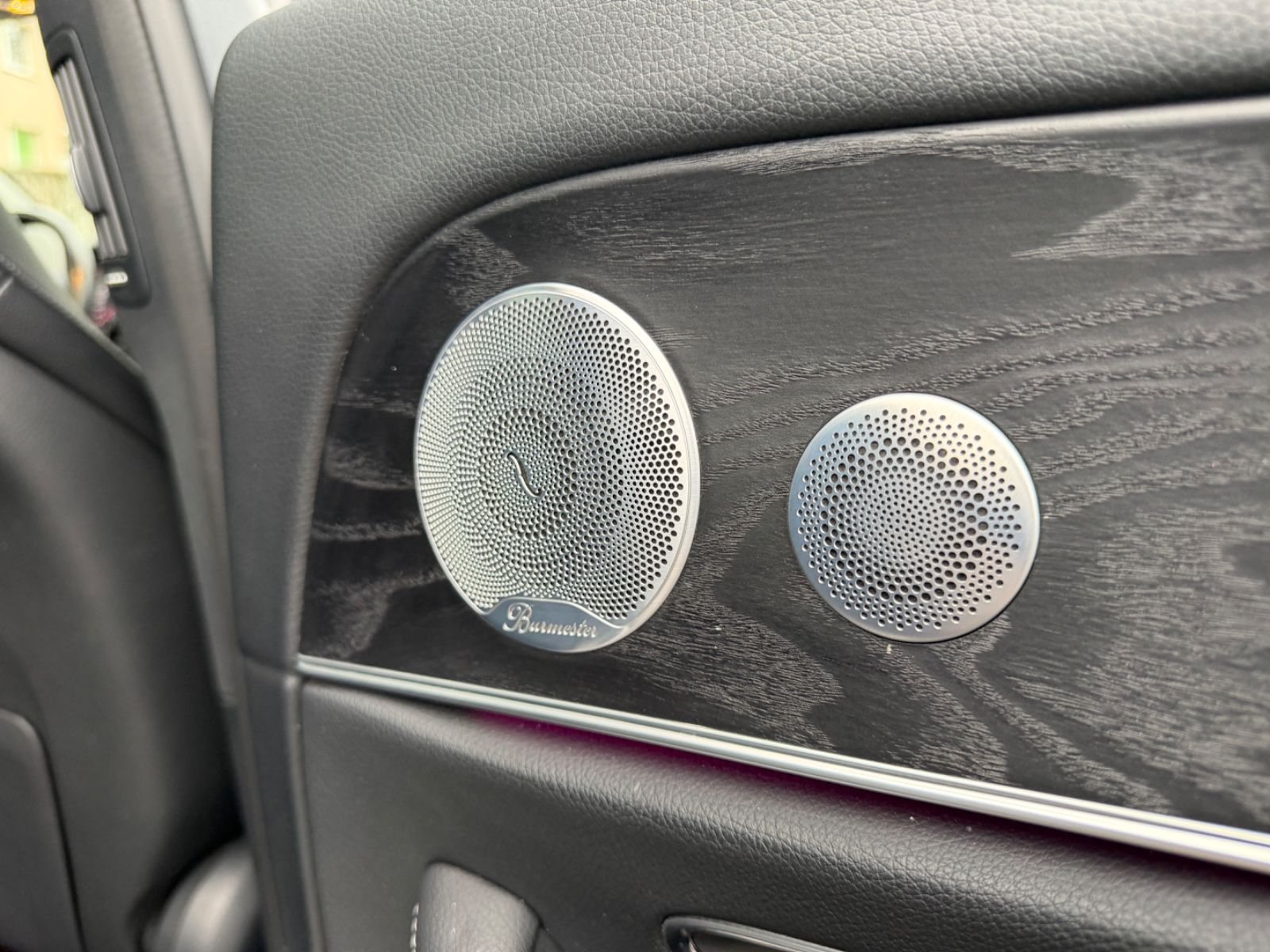 Fahrzeugabbildung Mercedes-Benz E 220d T BURMESTER*PANO*LEDER*ACC*MUTLIBEAM*LED