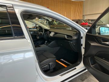 MYAUTOCENTER – Gebraucht- und Jahreswagen mit Werkstattservice in Pfaffenhofen Opel Insignia *KEYLESS*TEM*AHK*LKHZ*NAV*KLIMAAUTOM*
