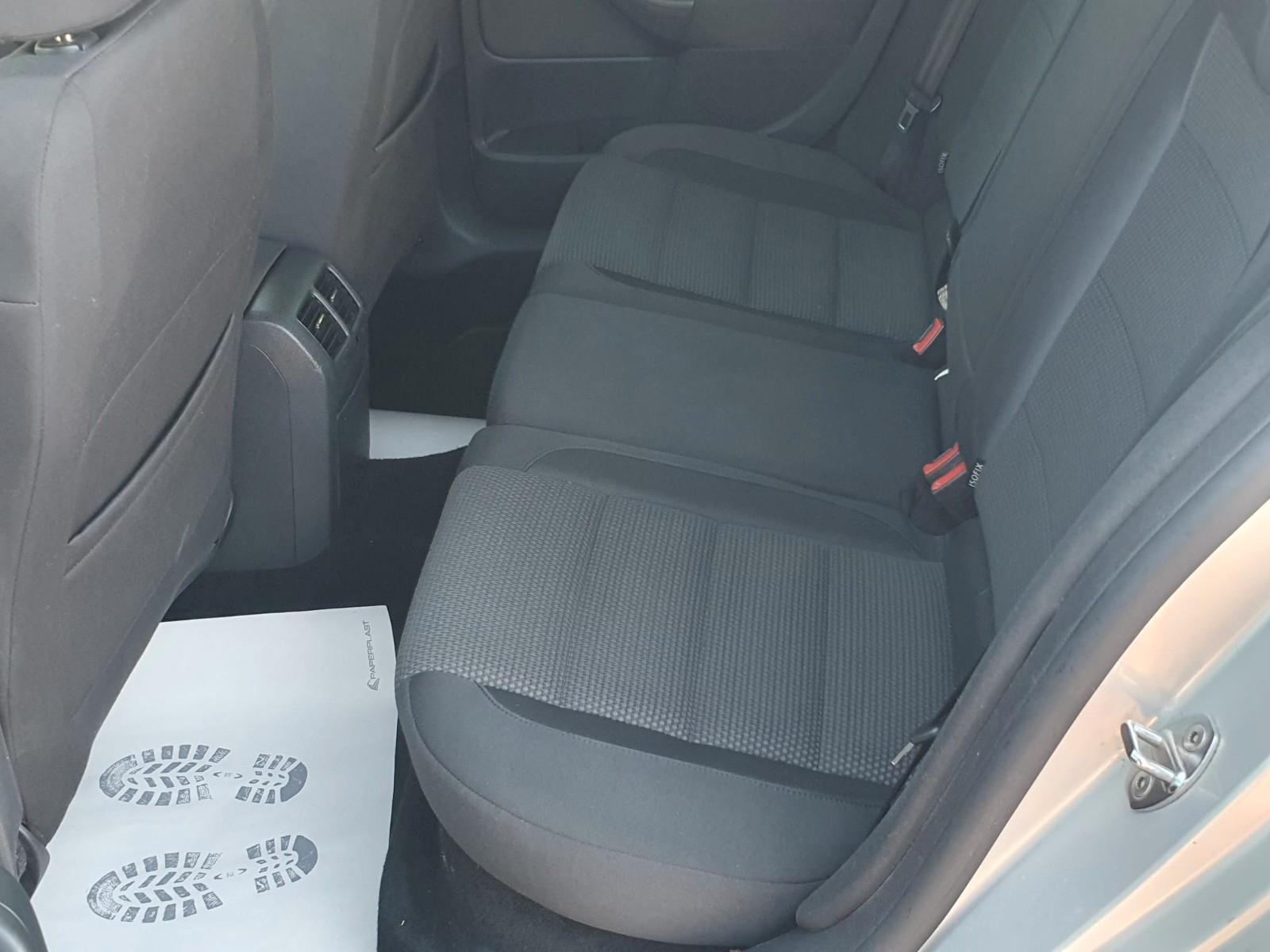 Volkswagen Golf 2010 — photo 12