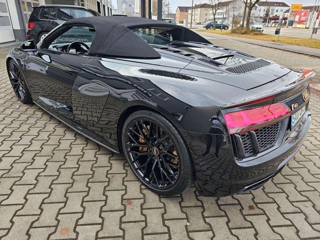 Audi R8
