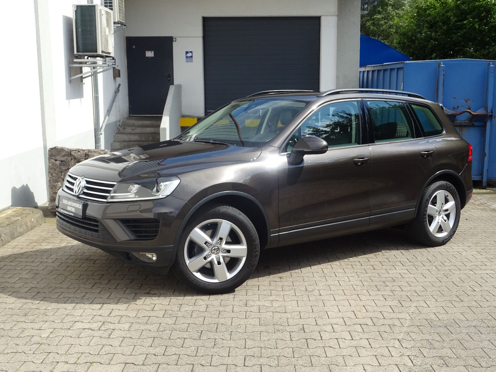 Volkswagen Touareg - 1
