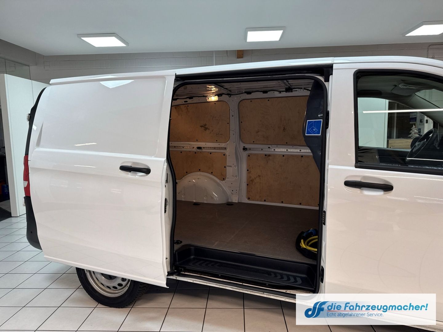 Fahrzeugabbildung Mercedes-Benz Vito Kasten e111 lang DAB SHZ Rückfahrkam. Notbr