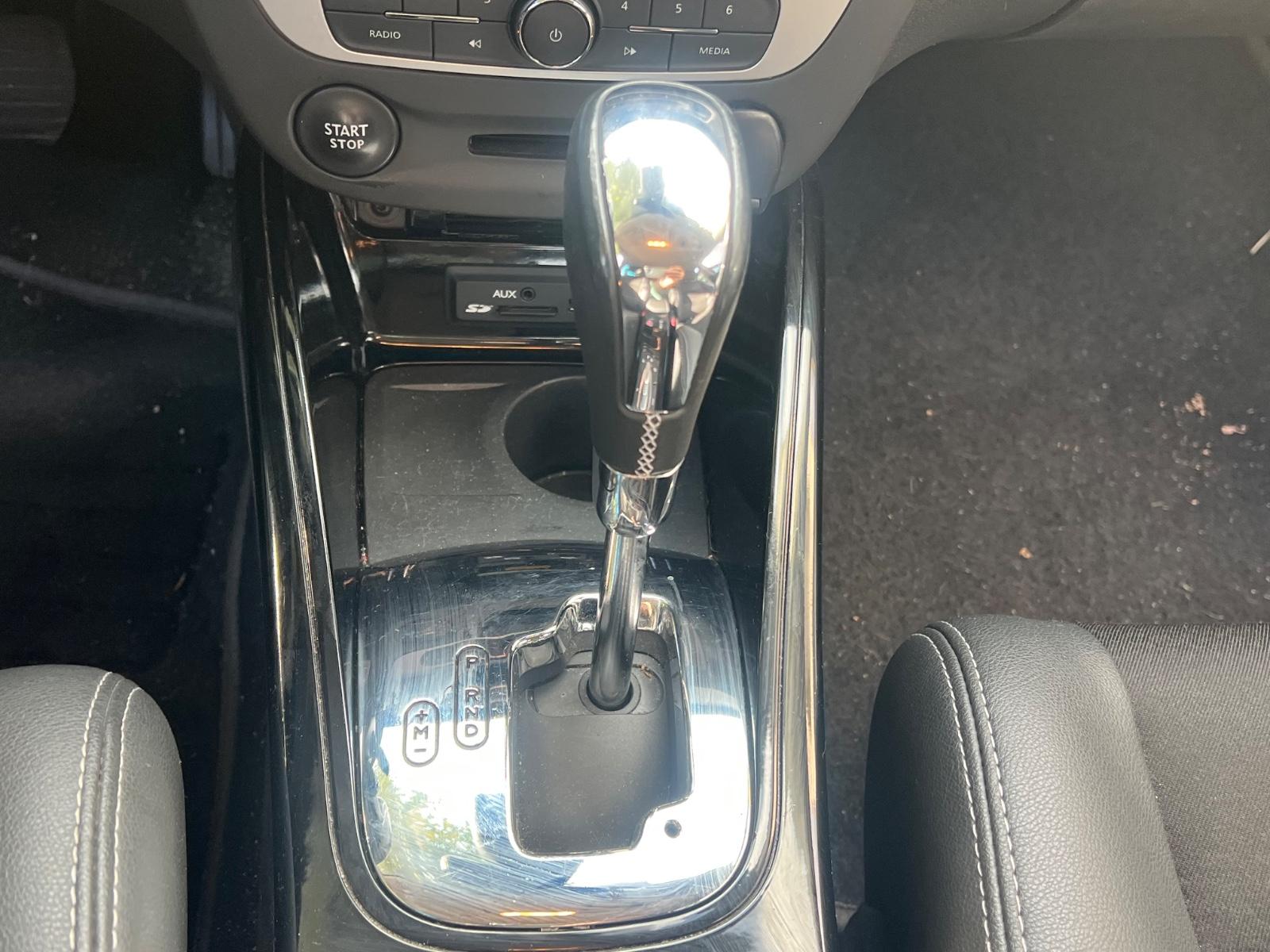 Renault Megane 2015 — photo 17