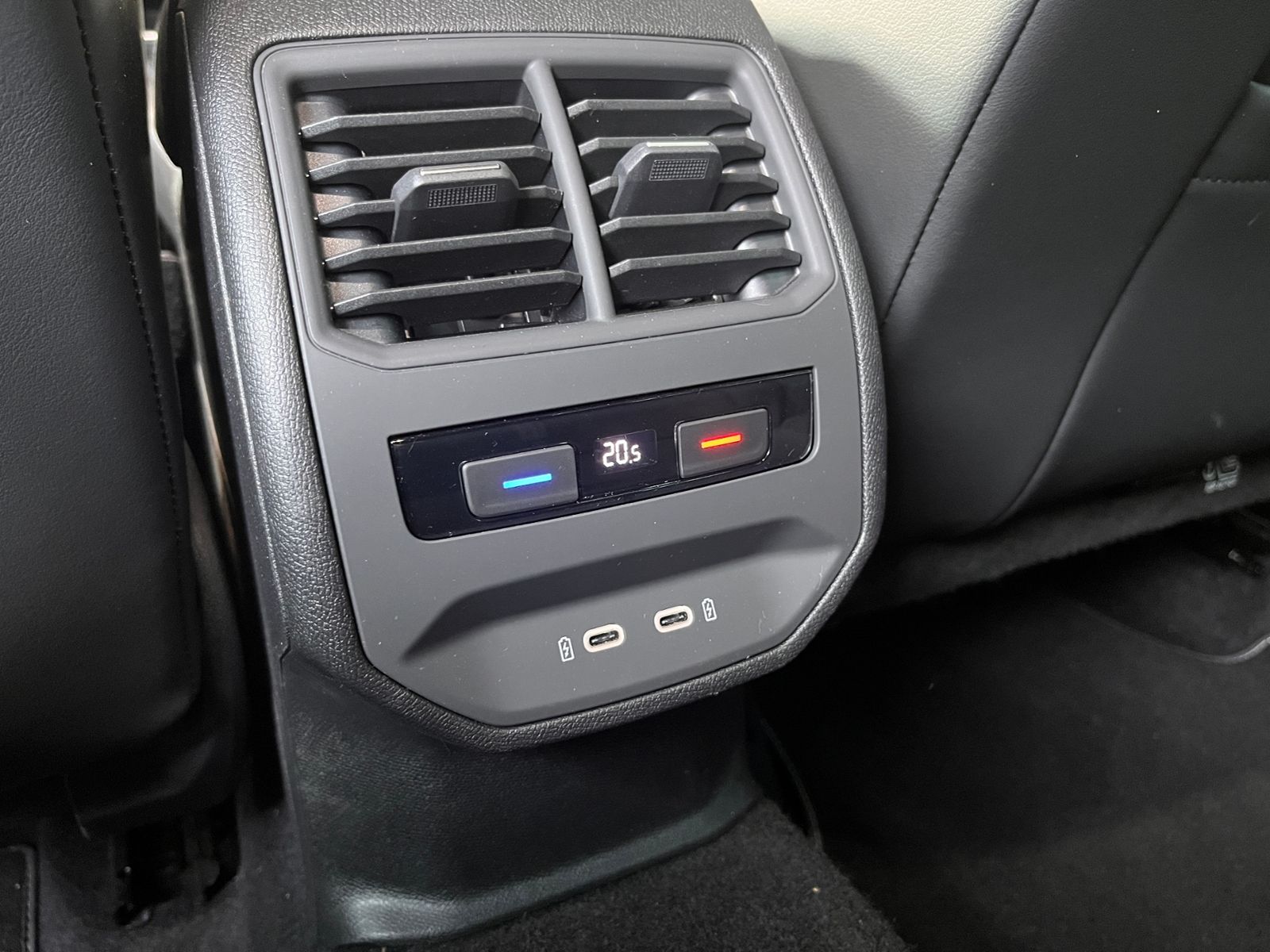 Fahrzeugabbildung SEAT Leon Sportstourer FR e-Hybrid LED NAVI ALU