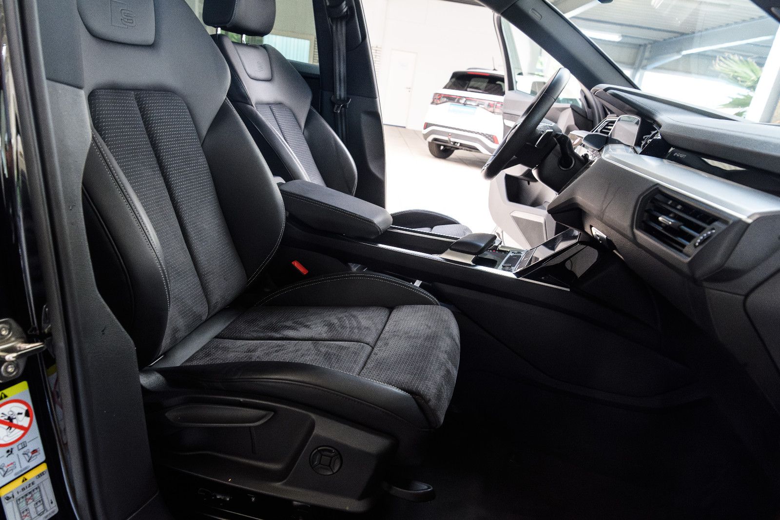Fahrzeugabbildung Audi e-tron 50 quattro S line NAVI/SZH/LED/RFK