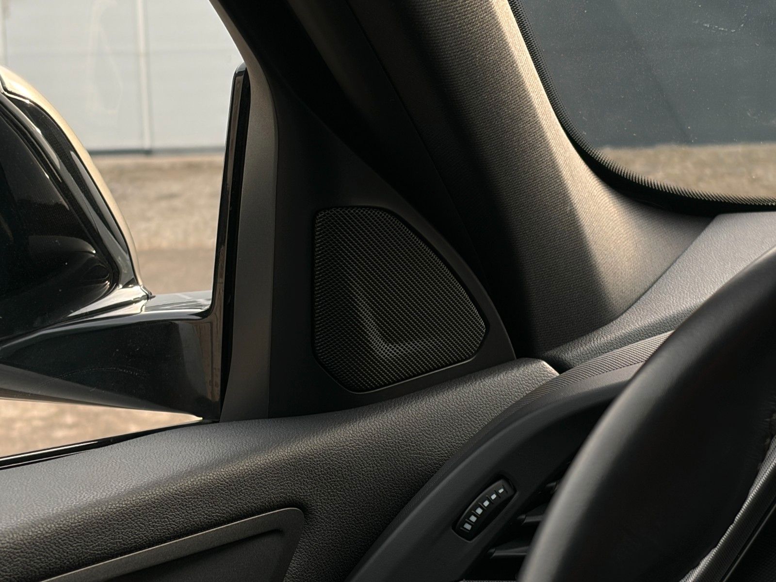 Fahrzeugabbildung BMW M135i xDrive HiFi SHZ LED DAB PDC Wireless Temp