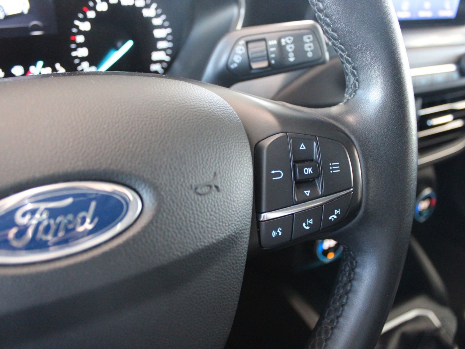 Fahrzeugabbildung Ford Focus Active Turnier LED NAVI WinterPaket uvm.