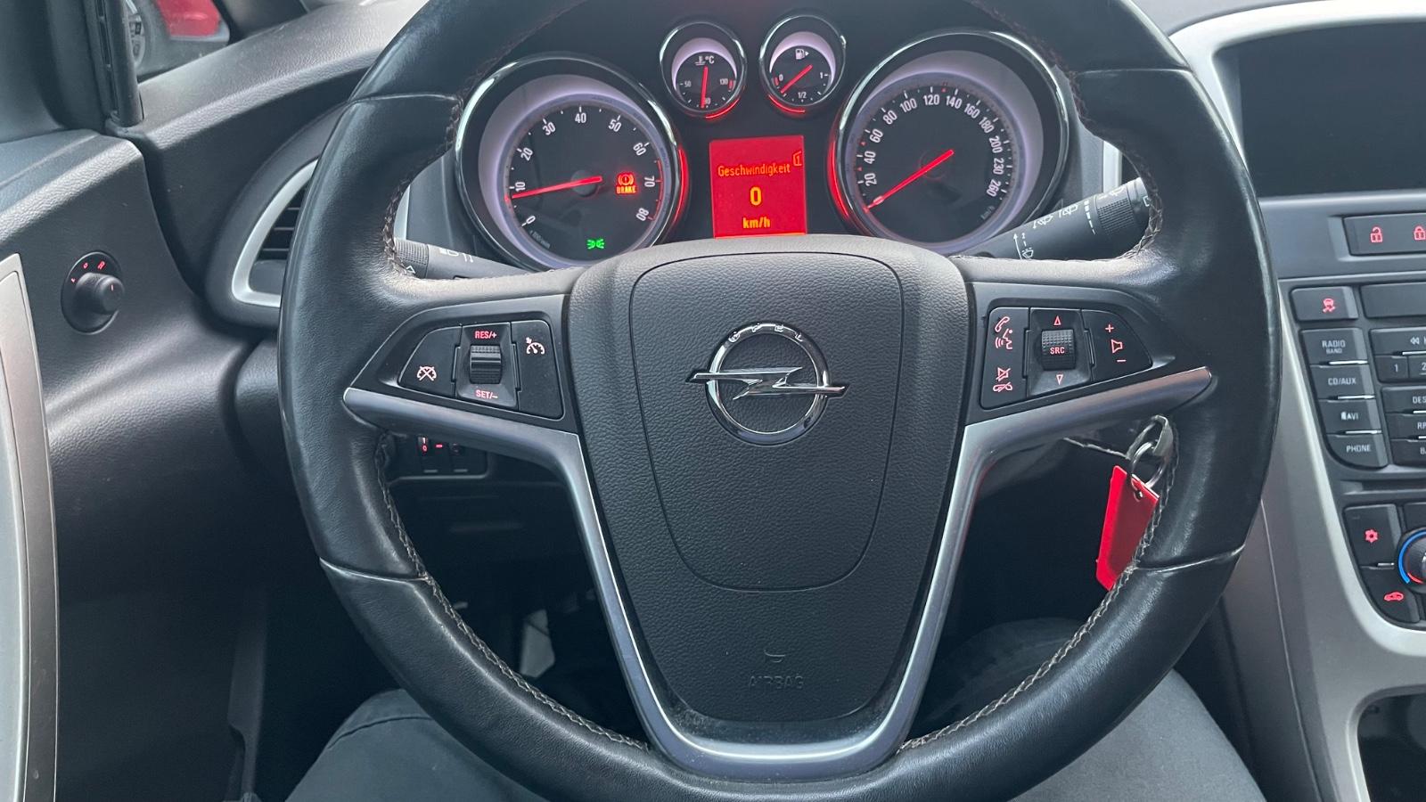 Opel Astra 2011 — photo 16
