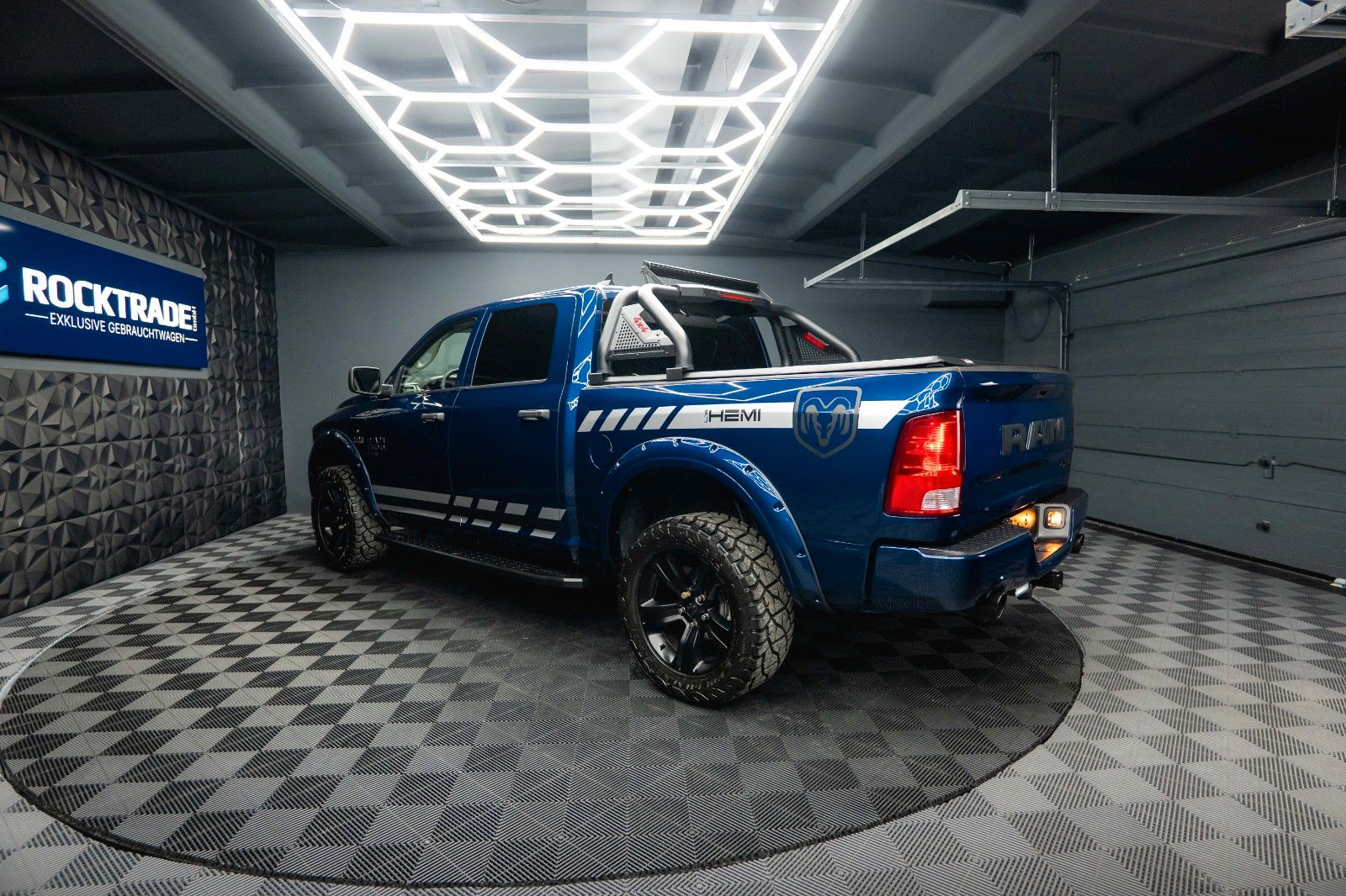 Fahrzeugabbildung Dodge RAM 5.7 V8 HEMI 4x4 OFFROAD Night-Paket *LED*AHK