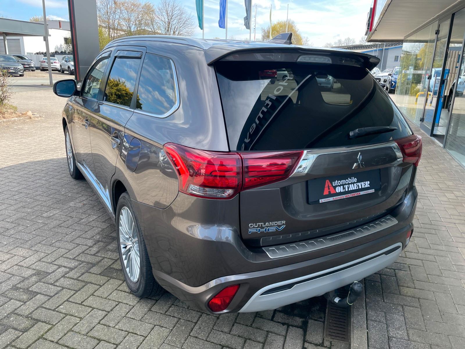 Mitsubishi Outlander Plug-In-Hybrid PHEV SPIRIT 4WD *AHK*