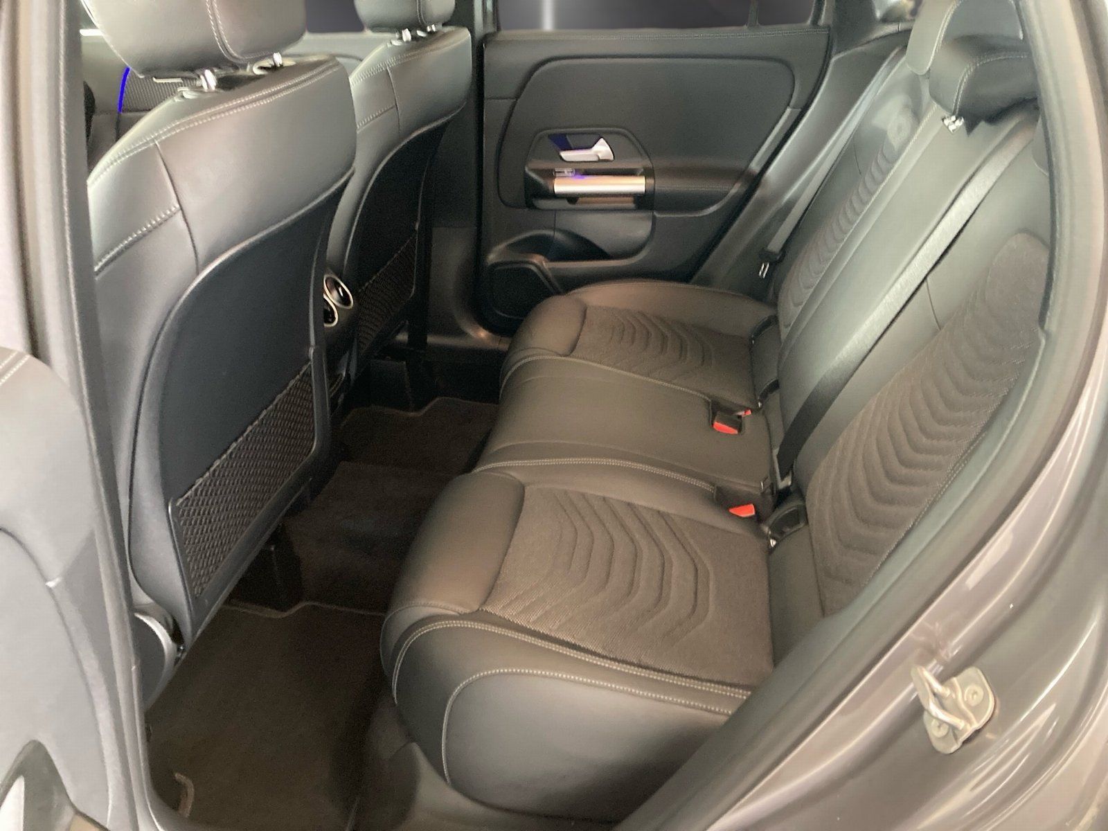 Fahrzeugabbildung Mercedes-Benz GLA 250 4M Progressive*Distro*360°*Totwi*Memory*