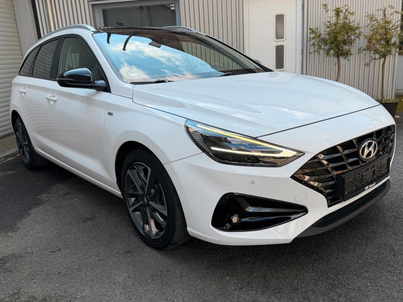 Hyundai i30 Edition 30+ Mild-Hybrid Pano Navi Kamera 17"