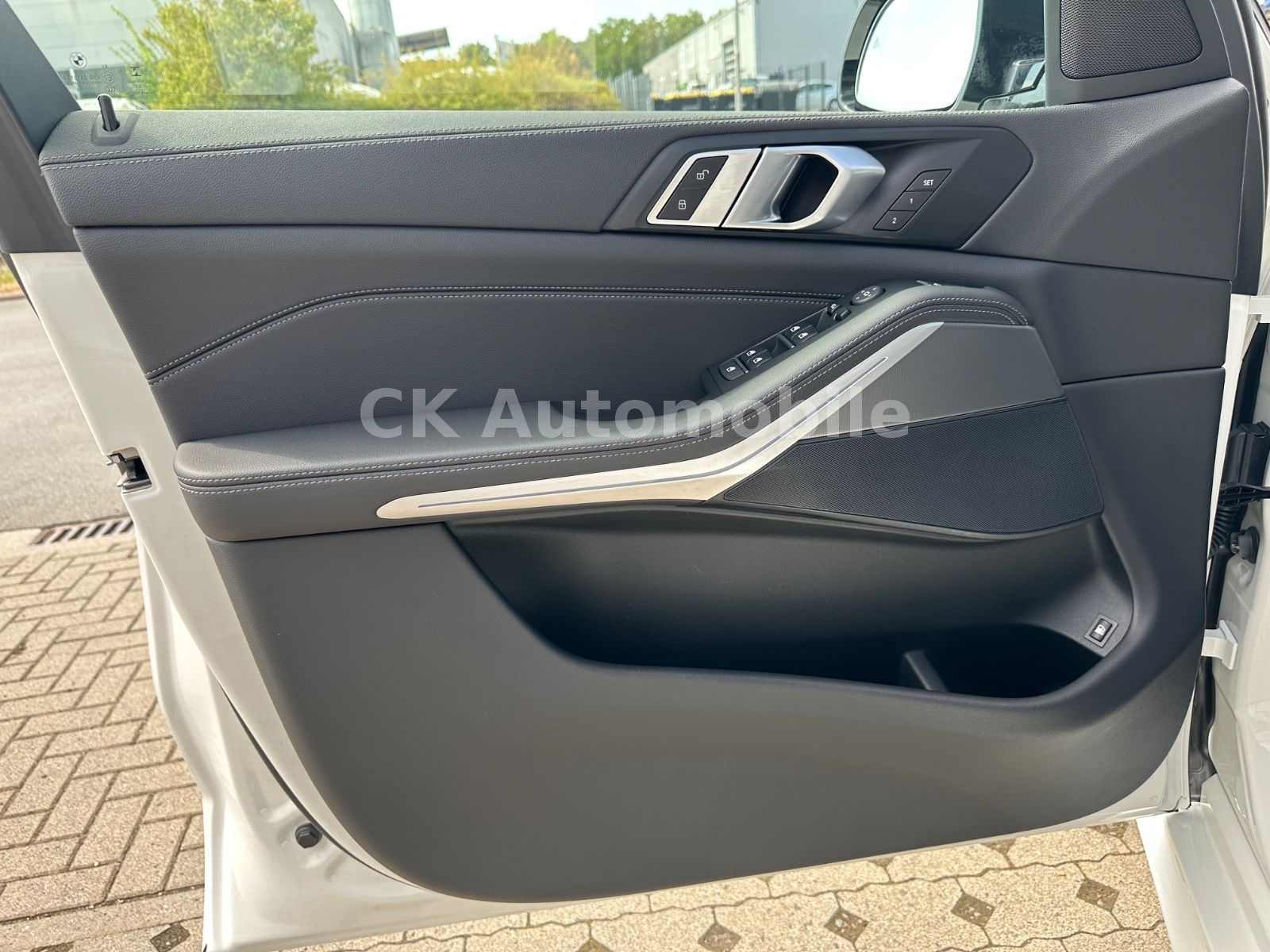 Fahrzeugabbildung BMW X5 xDrive45e M-Sport/Laser/Pano/Head-Up/360°/AHK