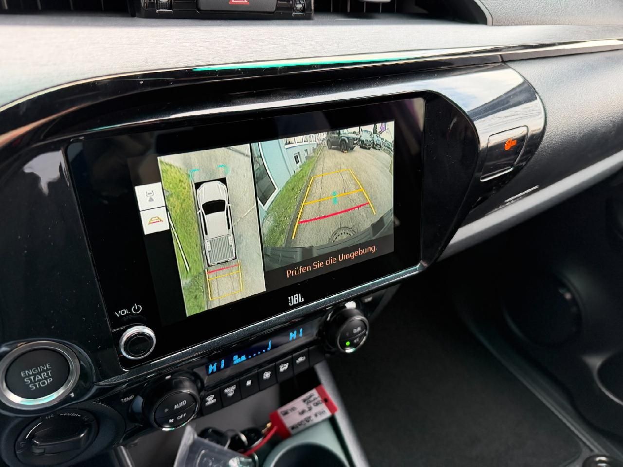 Fahrzeugabbildung Toyota Hilux 2,8 Double Cab Invincible 4x4*JBL+AHK+WKR*