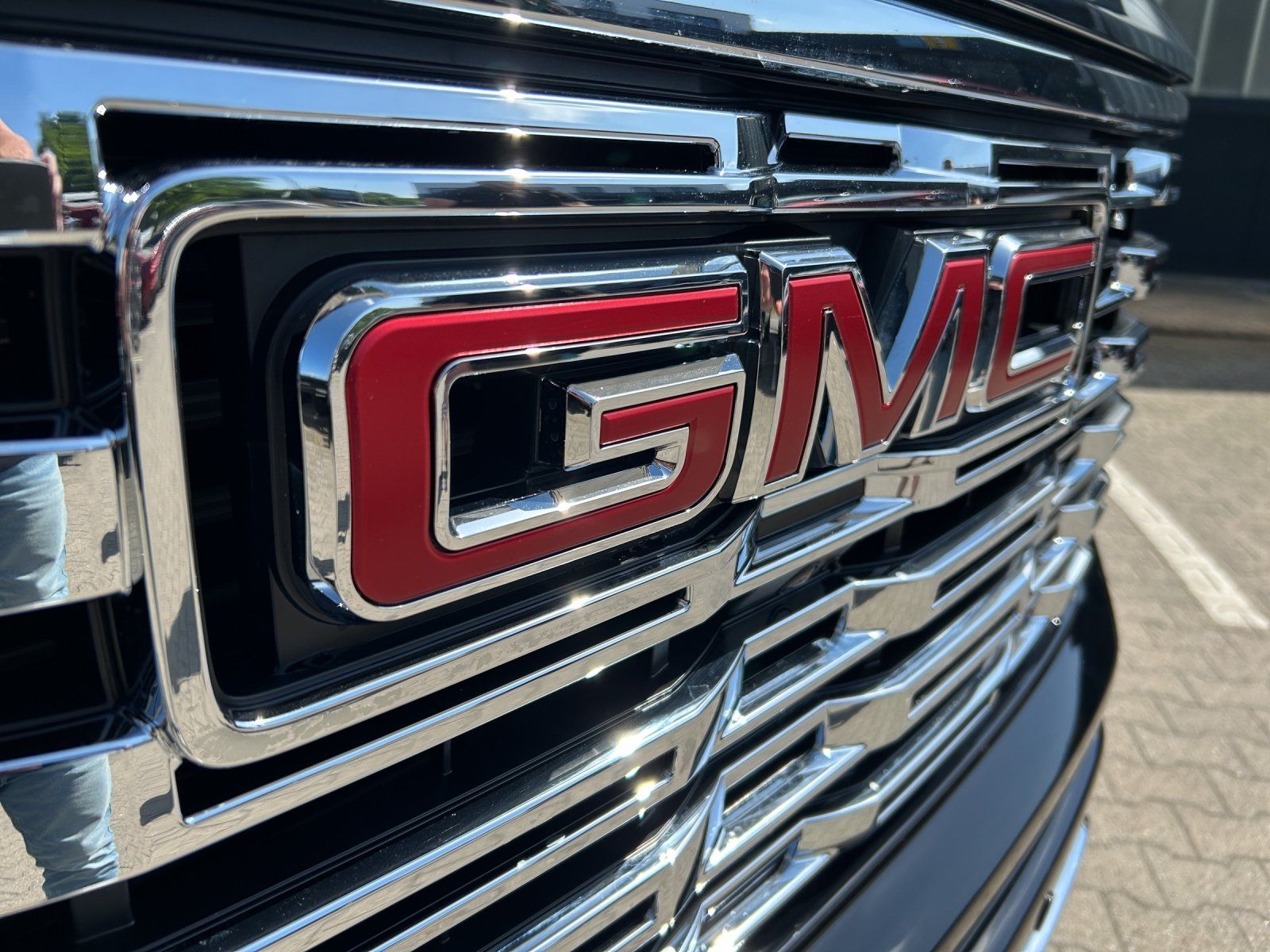 Fahrzeugabbildung GMC Sierra 1500 Denali 6.2 V8 AHK 3500/SHZ/LED/2024