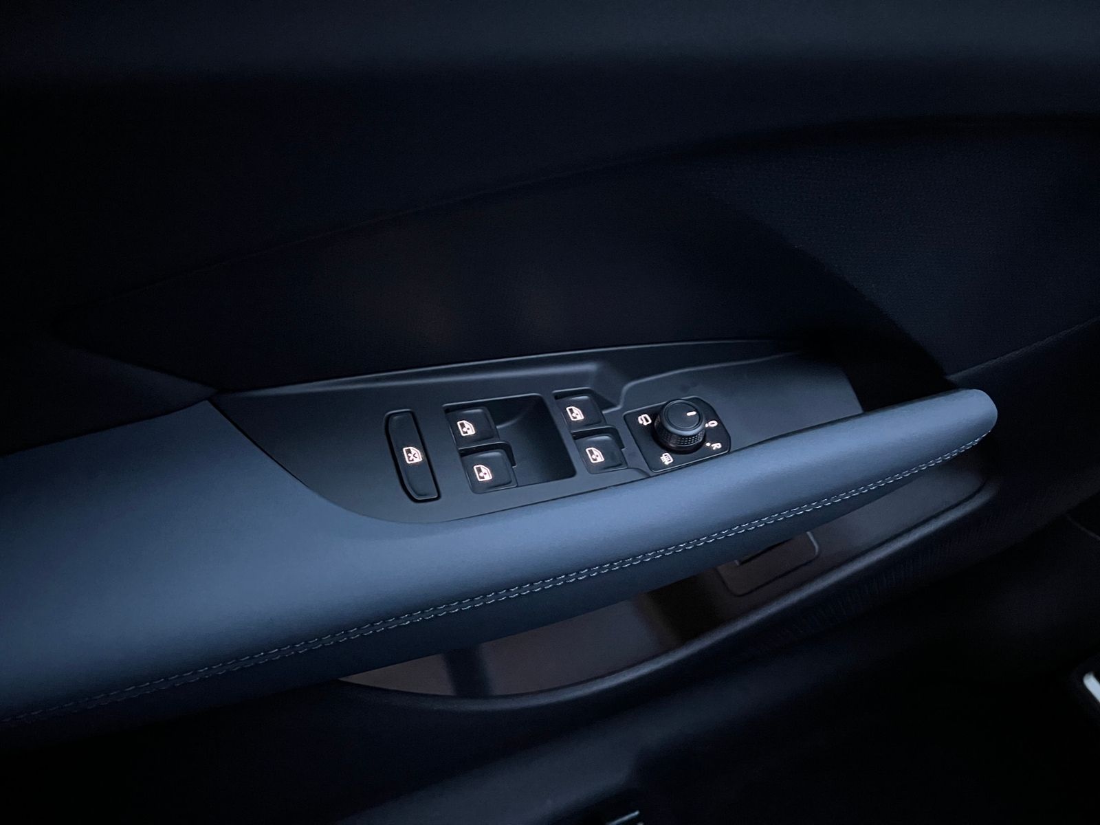 Fahrzeugabbildung CUPRA Terramar VZ 2.0 TSI DSG 4Drive *Garantie, AHK, D