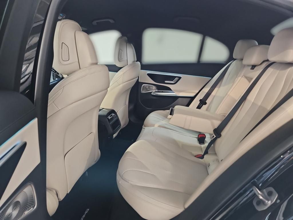 Fahrzeugabbildung Mercedes-Benz E 300 e 4M Limousine +AMG+NIGHT+AHK+WINTER+4D-SO