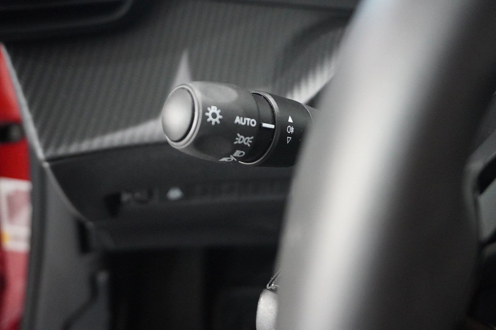 Fahrzeugabbildung Peugeot 2008 1.2T ALLURE AT NAVI/LED/KAMERA/SHZ/VIRT.