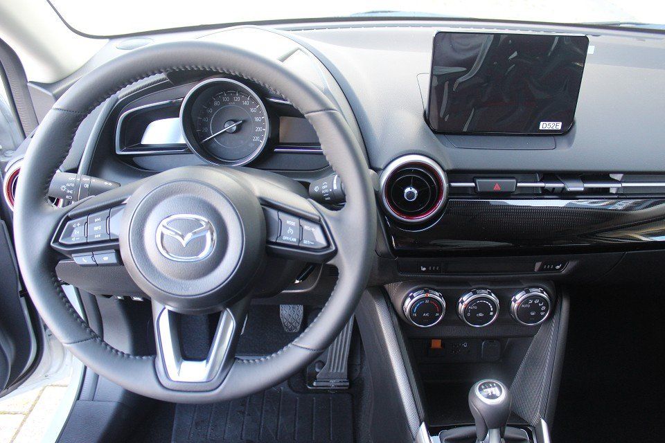 Fahrzeugabbildung Mazda 2 M-Hybrid Homura G-90 ACAA RFK SHZ TEMPOMAT BLU