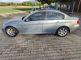 BMW 320i - E90 Limousine - BMW 320 mit Benzin-Antrieb: Limousine, 320i E90