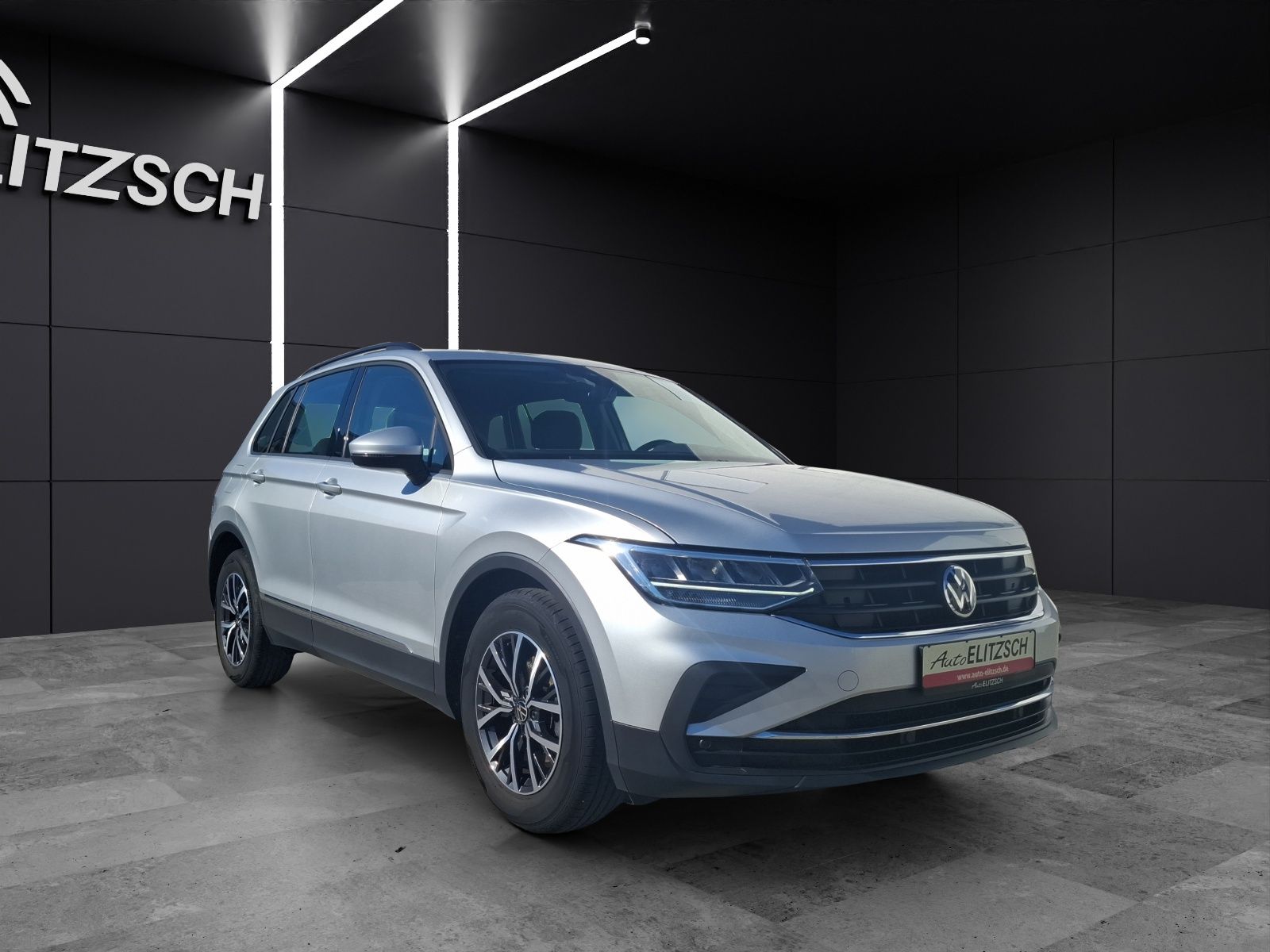 Fahrzeugabbildung Volkswagen Tiguan TSI Life LED Navi ACC PDC SHZ
