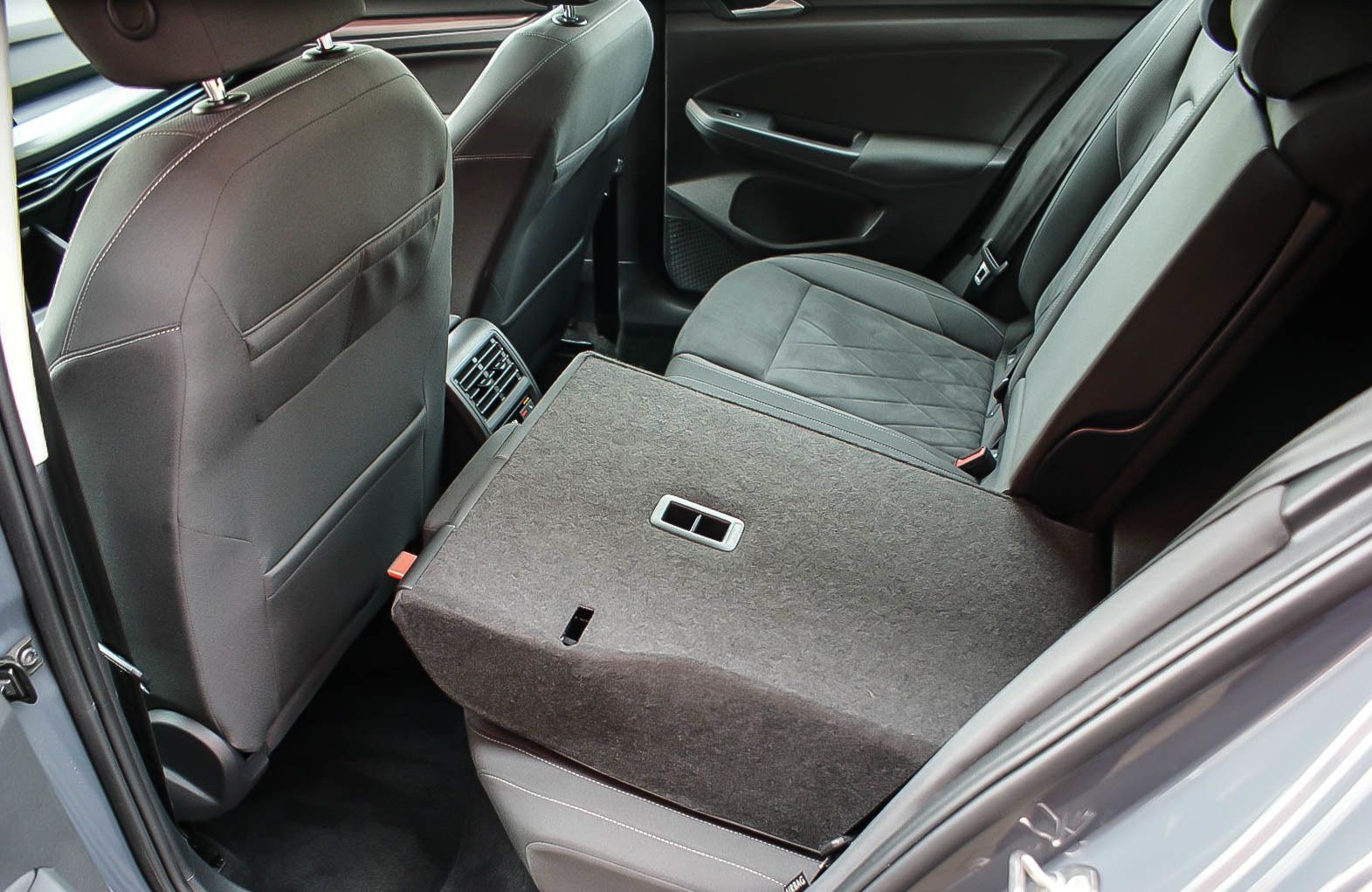 Fahrzeugabbildung Volkswagen Golf VIII 1.5 TSI ''1st EDITION'' PANORAMA VIRTU
