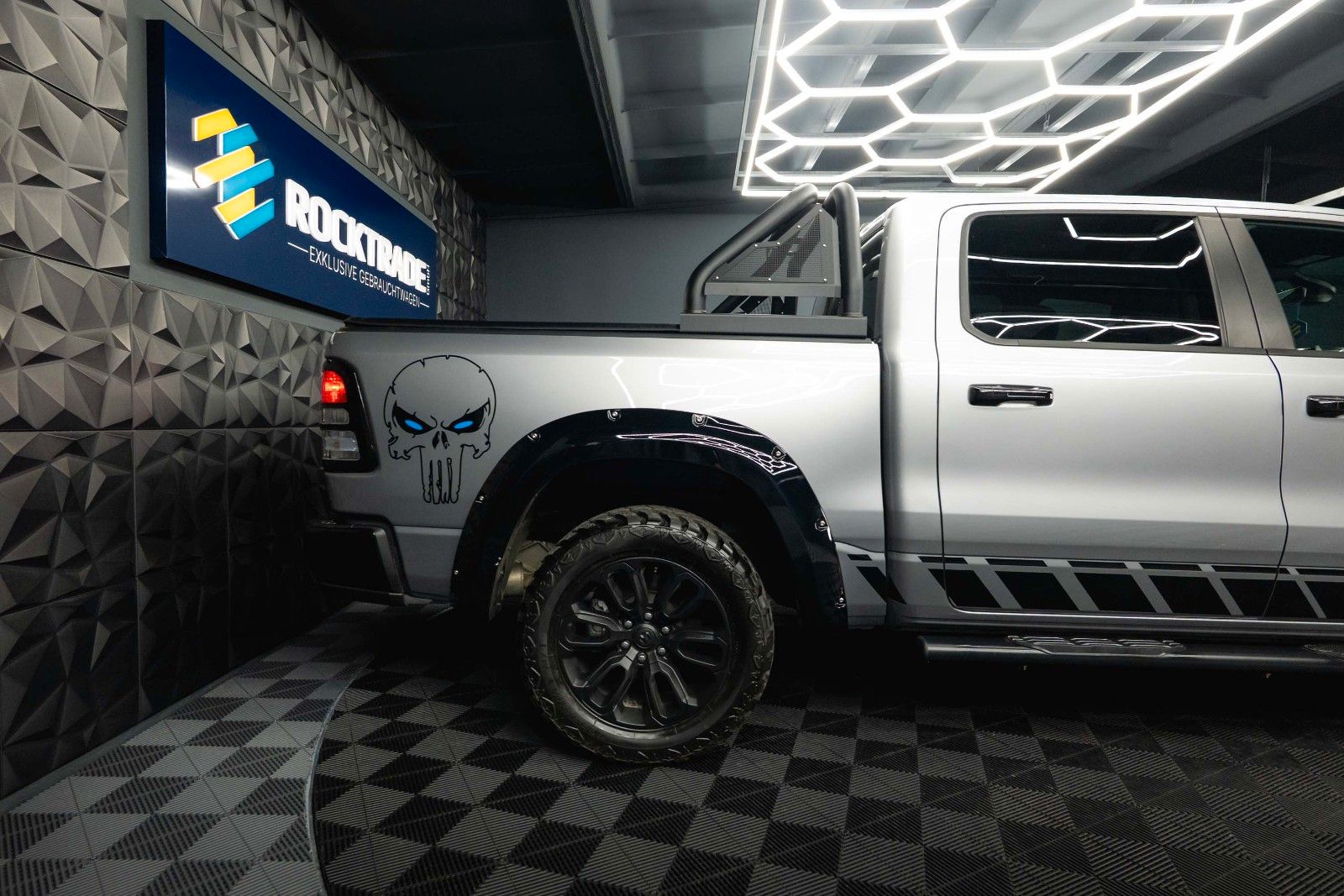 Fahrzeugabbildung Dodge RAM 5.7 V8 HEMI 4x4 OFFROAD Night PUNISHER 19%